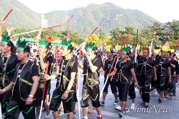 10월 27일 창원 용지문화공원에서 열린 '맘프 다문화퍼레이드'. 방글라데시.