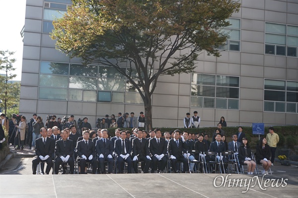 30일 오전 인천 중구 인천학생교육문화회관에서 '인천 인현동 화재 참사 20주기 추모제'가 열렸다.
