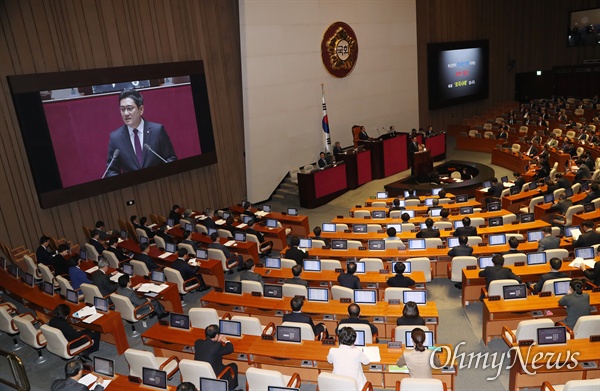 오신환 바른미래당 원내대표가 30일 오전 국회 본회의장에서 교섭단체 대표연설을 하고 있다. 