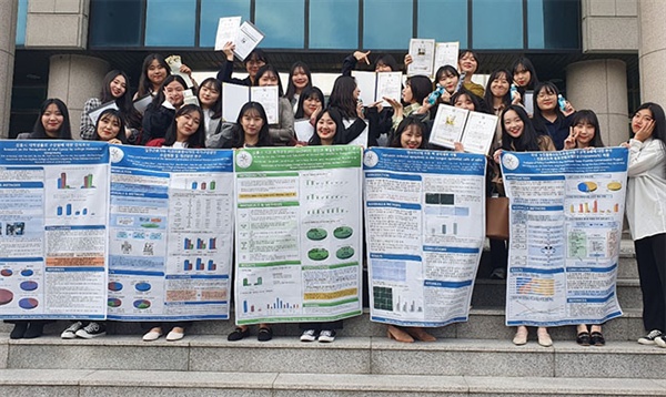  강릉원주대학교 치과대학 치위생학과는 '2019 한국치위생과학회 종합학술대회'에서 8년 연속 최고 및 최다상 수상했다.  