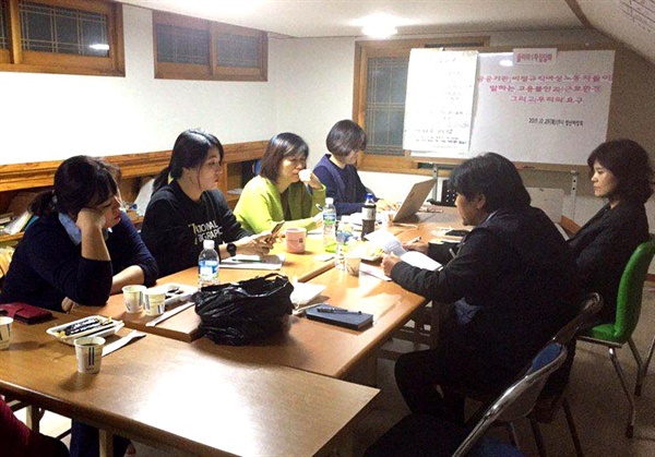 10월 29일 양산여성회 사무실에서 열린 “공공부문 비정규직 여성노동자 토론회“.