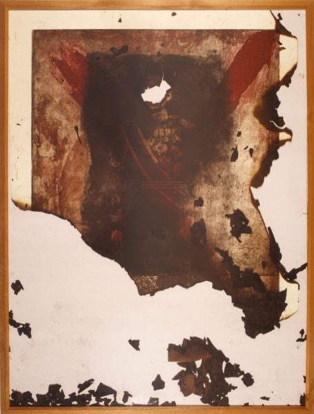 쇼와일왕의 사진이 타는 모습을 묘사한 작품 '태워져야 하는 그림'(시마다 요시코)(표현의 부자유전 공식 홈페이지)