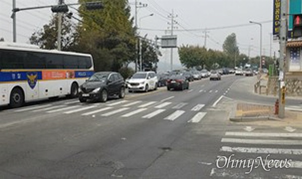 고양시는 올해 8월부터 진행한 통일로 고골입구 삼거리에 좌회전 차로를 설치하고 버스베이를 만드는 교통혼잡 개선공사를 마쳐 이 지역의 교통체증을 해소했다.