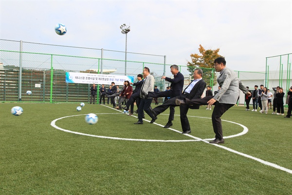 경상대학교는 4일 제2풋살장 개장식을 개최했다.