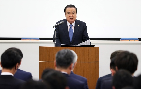 일본을 방문 중인 문희상 국회의장이 5일(현지시간) 오후 도쿄 와세다대학교에서 '제2의 김대중-오부치 선언, 문재인-아베 선언을 기대합니다'라는 제목으로 특강을 하고 하고 있다. 