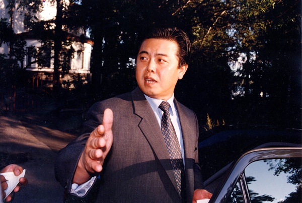 1994년 핀란드 대사로 재직 당시 김평일의 모습.