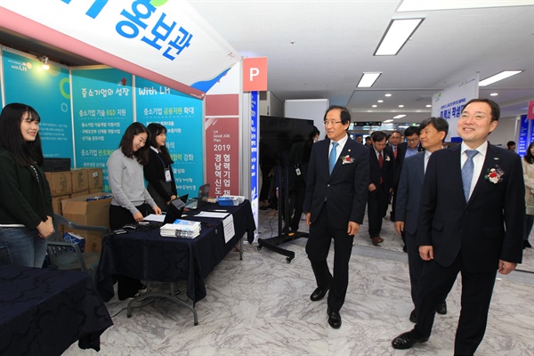 7일 경상대에서 열린 ‘혁신도시 공공기관 협력기업 채용박람회'.