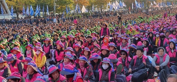 7일 서울 여의도에서 열린 민주노총 전국노동자대회 10만명(주최 측 추산)이 참가했다.