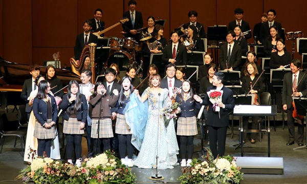 조수미 성악가는 12일 저녁 경남문화예술회관에서 공연했다.