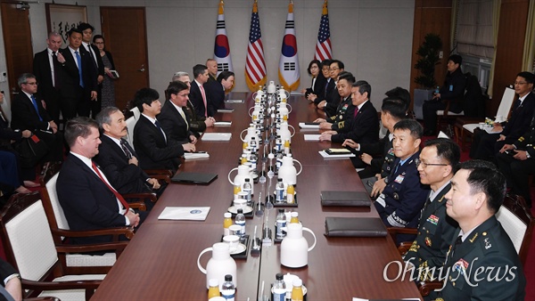  15일 오전 서울 용산구 국방부에서 정경두 국방부 장관과 마크 에스퍼 미 국방부 장관이 참석한 가운데 제51차 한·미 안보협의회(SCM) 고위회담이 열리고 있다.