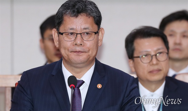 김연철 통일부 장관. 사진은 지난 11월 15일 오후 국회에서 열린 외교통일위원회 전체회의에 참석했을 당시 모습. 