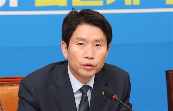 더불어민주당 이인영 원내대표가 17일 오후 국회에서 기자간담회를 하고 있다. 2019.11.17