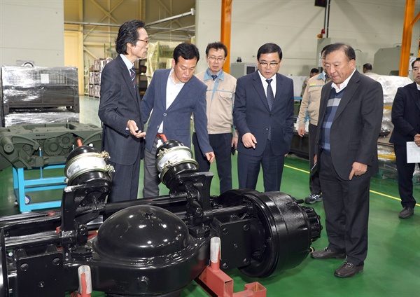 허성무 창원시장은 19일 자동차 부품업체인 티아이씨㈜를 방문했다.