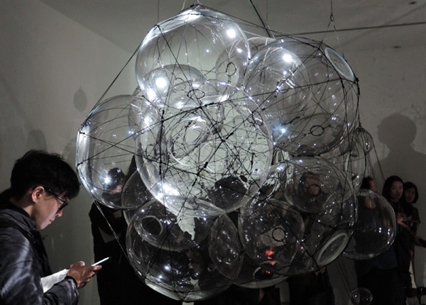 토마스 사라세노(Tomas Saraceno) I '숨(Pneuma)' 2019