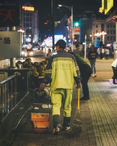 아빠는 건설현장 노동자 다음으로 청소원이 되었다.