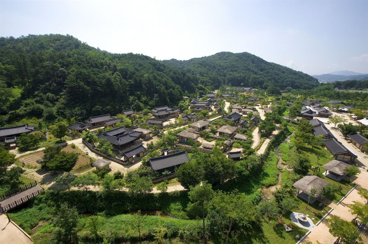 전통문화를 잘 복원한 영주 선비촌.