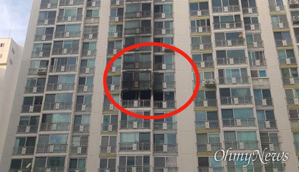 11월 24일 오후 창원시 성산구 대방동 한 고층아파트에서 화재가 발생했다.