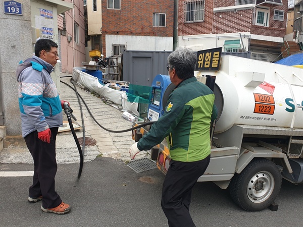  남우공업, 오동동에 난방유 천만원 상당 기탁.