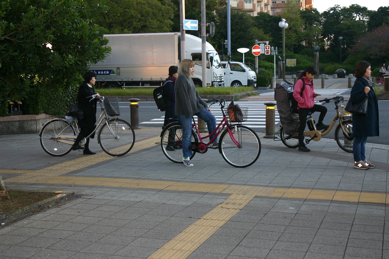 도쿄시민들의 출근 모습