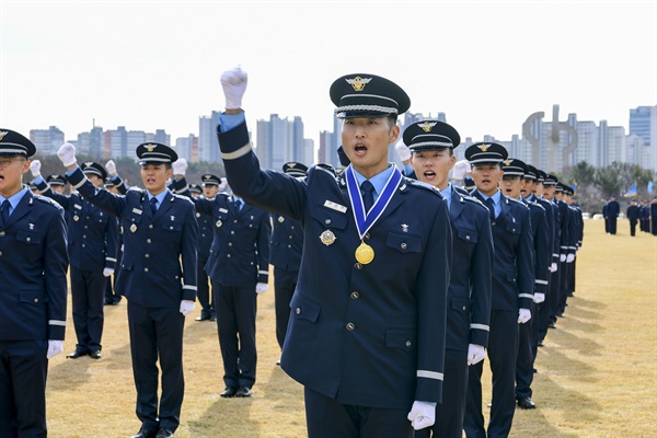 ‘제143기 공군 학사사관후보생 임관식.