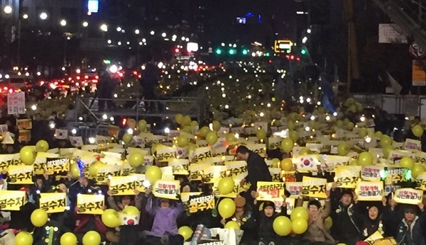 30일 오후 서울 여의도에서 제13차 검찰개혁 촉구 촛불문화제가 열렸다.