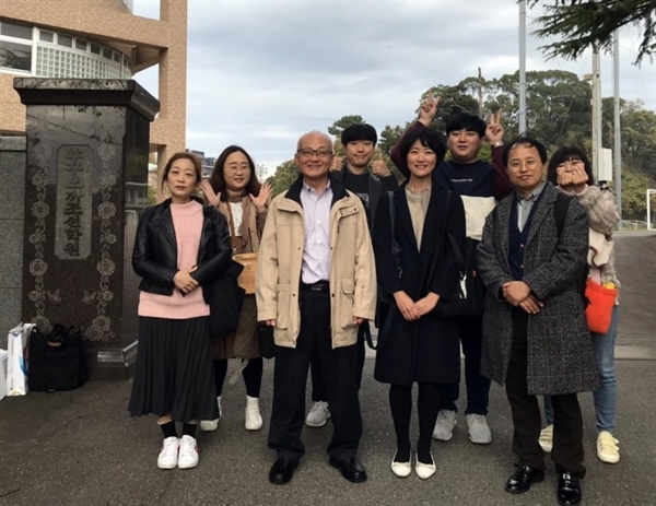 대전지역에서 통일운동을 벌이고 있는 대전청년회 회원 6명이  후쿠오카 조선학교와 자매결연을 위해 지난 달 27일 후쿠오카조선학교로 달려갔다.