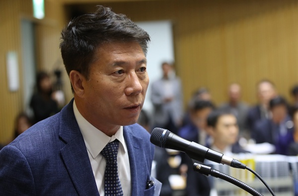 김태호 서울교통공사 사장이 10월 17일 오전 서울시청에서 열린 국회 국토교통위 국정감사에서 의원들의 질의에 답하고 있다.