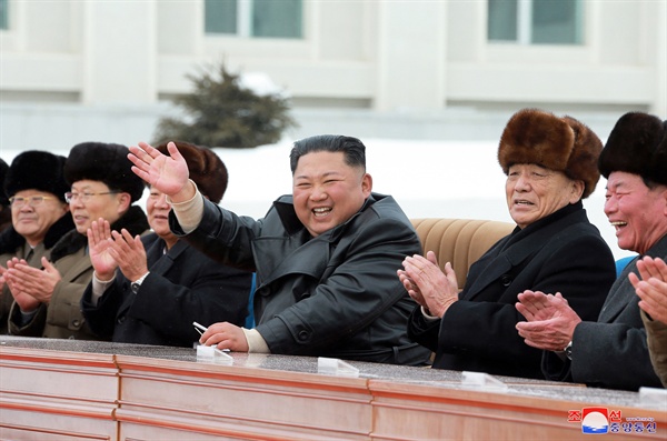 지난 2일 열린 백두산 삼지연군 읍지구 준공식에 참석한 김정은 북한 국무위원장.