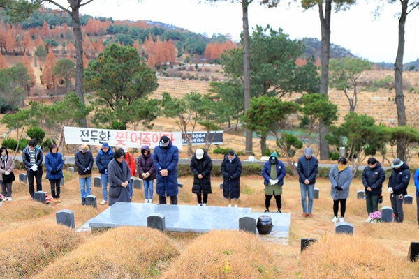  상남영화제작소는 5.18을 다룬 영화 <쏴!쏴!쏴!쏴! 탕> 제작에 들어갔다.