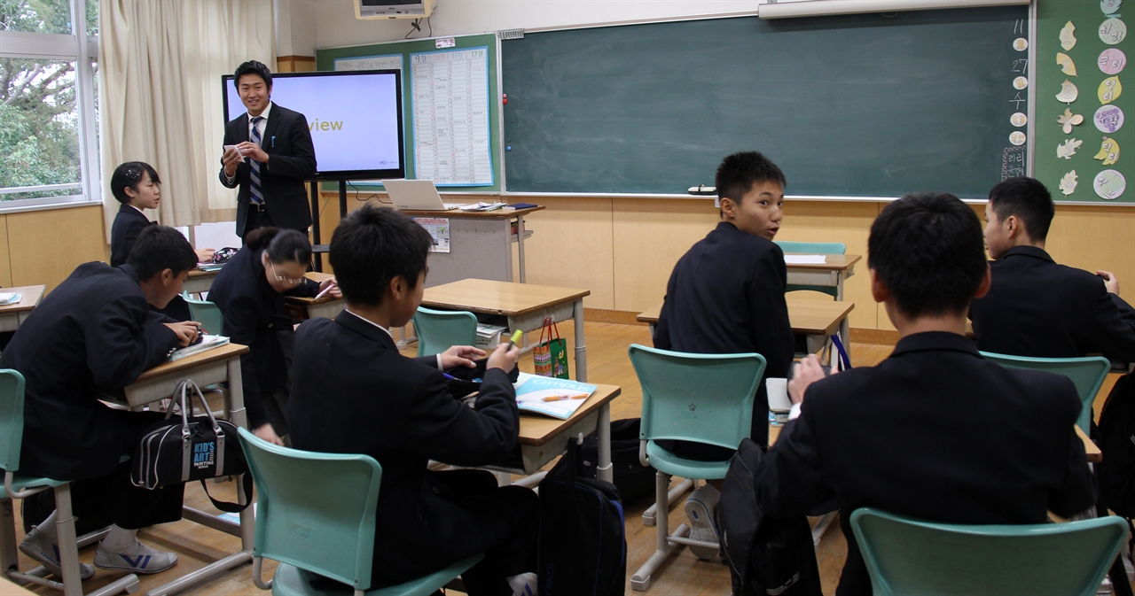 후쿠오카조선학교 중급부 한 교실의 수업시간. 학생들의 표정은 여유로웠고 진지했다. 이따금 웃음소리도 터졌다.