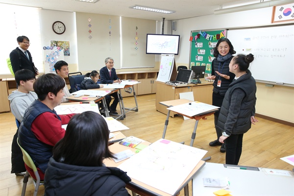 박종훈 경남도교육감은 4일 양산 양산희망학교를 방문해 학교현장 소통 시간을 가졌다.
