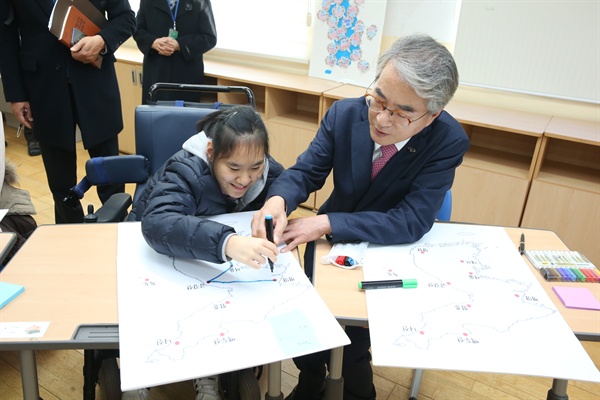 박종훈 경남도교육감은 4일 양산 양산희망학교를 방문해 학교현장 소통 시간을 가졌다.