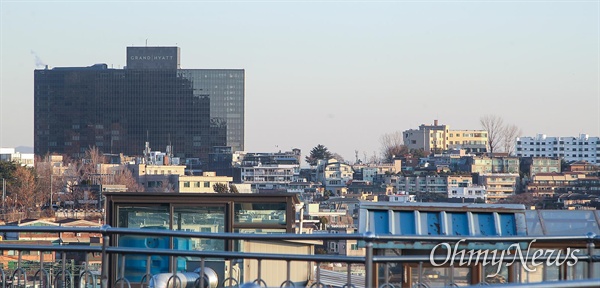 올해 1월 기준 그랜드하얏트 서울호텔 공시지가는 ㎡당 625만 원이다. 그랜드하얏트 서울호텔의 공시지가는 인근 다가구 주택보다 낮다.