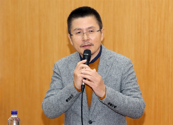 자유한국당 황교안 대표가 6일 관악구 서울대학교에서 경제학부생 등을 대상으로 특강하고 있다.