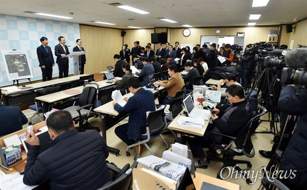 박남춘 인천시장이 12월 11일 시청 브리핑룸에서 부평미군기지(캠프마켓) 반환과 관련해 인천시 입장을 발표하고 있다.