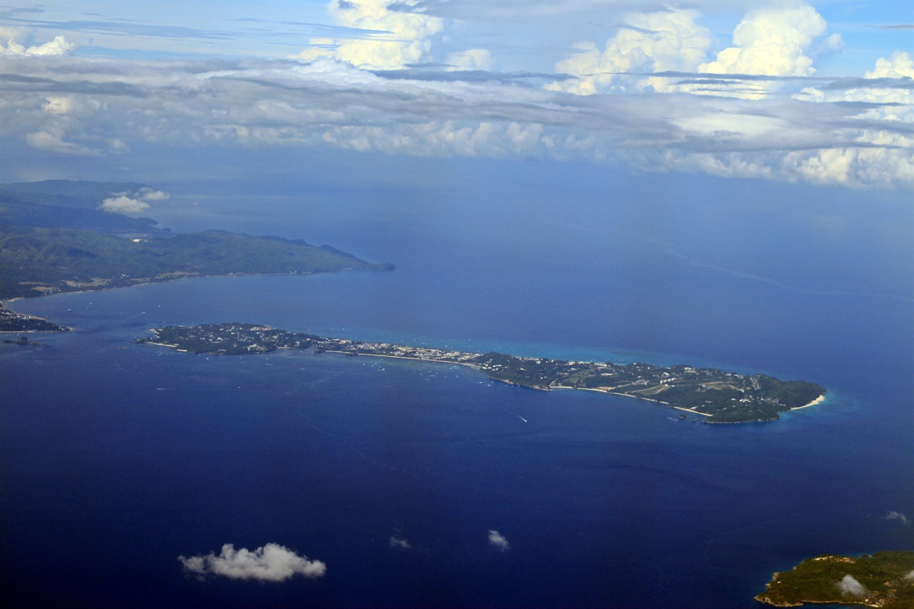  공중 촬영에 성공한 보라카이 섬 전체의 모습