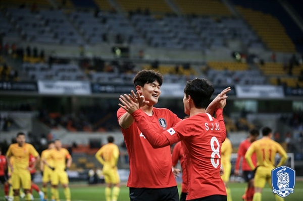 김민재-주세종 한국이 중국과의 E-1 챔피언십 2차전에서 주세종과 김민재의 합작골에 힘입어 1-0 승리를 거뒀다.