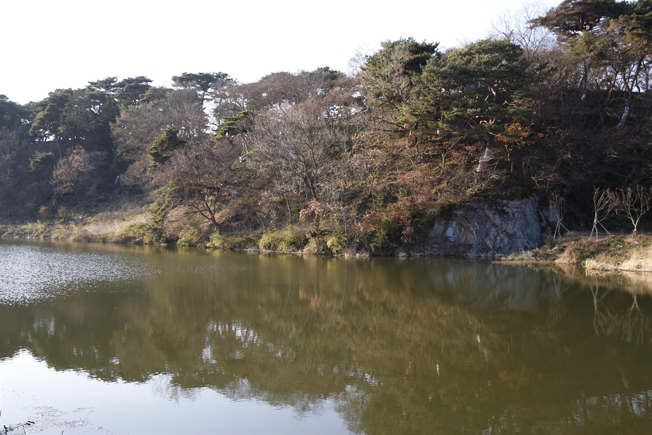  요월정과 장성낙화암 풍경. 정유재란 때 마을 부녀자들이 몸을 던졌다고 전해진다.