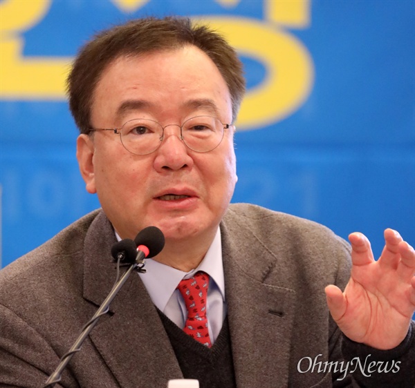 강효상 자유한국당 의원이 16일 오전 대구 수성호텔에서 열린 아시아포럼21 초청 토론회에서 내년도 대구 국비 예산 반영율이 저조하다며 '대구 패싱'이라고 주장했다.