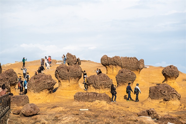 자연이 빚어낸 기묘한 기암괴석을 볼 수 있는 예류지질공원