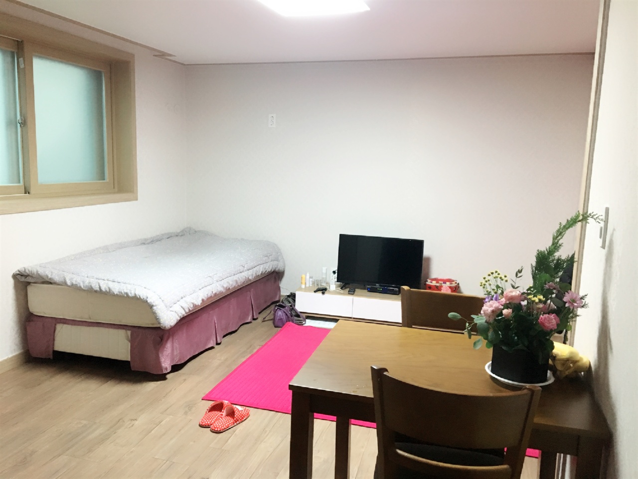 정신질환 여성노숙인을 위한 서울시 지원주택 '씨드하우스' 내부 공간. 주방과 화장실을 갖춘 원룸 형태다.  