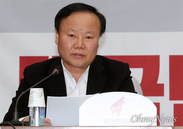 자유한국당 김재원 정책위의장이 20일 오전 국회에서 열린 원내대책회의에서 공개발언을 하고 있다. 
