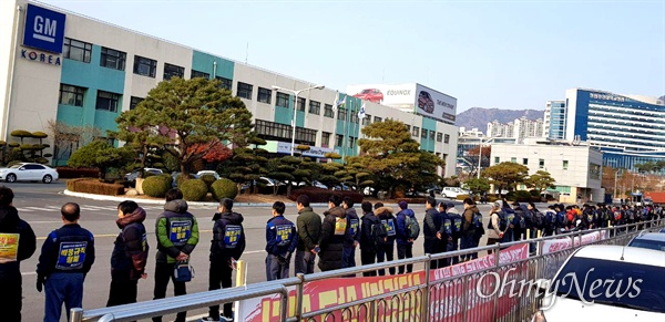 전국금속노동조합 경남지부 한국지엠창원비정규직지회는 20일 오후 창원공장 본관 앞에서 ‘결의대회’를 열었다.