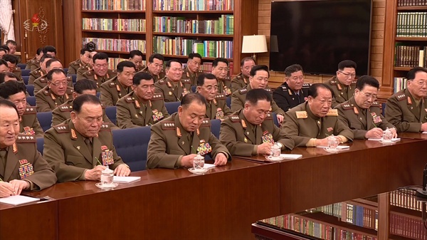 북한은 김정은 국무위원장이 주재한 가운데 제7기 제3차 확대회의를 열고 국방력 강화하기 위한 문제를 논의했다고 22일 조선중앙TV가 보도했다.