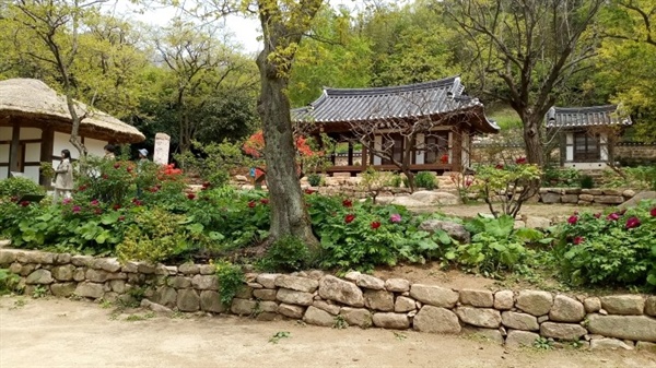 조선시대 이담로가 짓고, 다산이 12경을 이름붙인 백운동 원림의 아름다운 모습