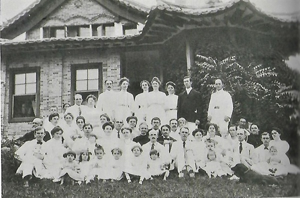 1910년 선교부 단체사진(맨 뒷줄 왼쪽이 포사이드) 