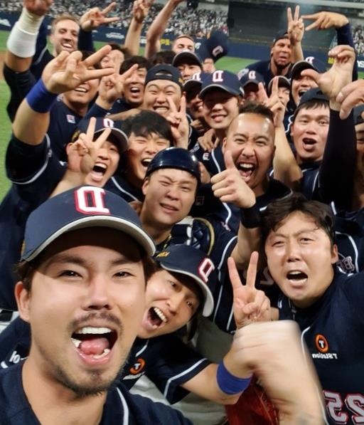  정규시즌-한국시리즈 통합 우승을 달성한 두산 선수단