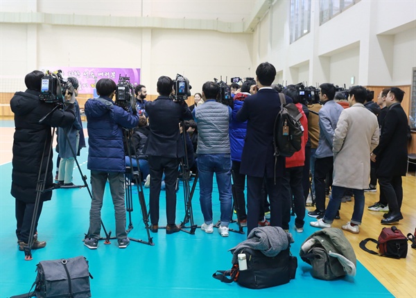  도쿄 올림픽 아시아 예선전 여자배구 대표팀, 진천선수촌 '취재 열기' (2019.12.30)