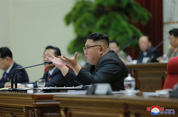 북한 국무위원장이 지난달 31일 노동당 중앙위원회 본부청사에서 제7기 제5차 전원회의를 지도했다고 1일 조선중앙통신이 보도했다
