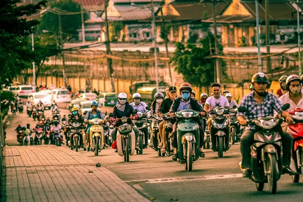 베트남에서 흔하게 볼 수 있는 오토바이 물결을 양곤에서는 볼 수 없다.